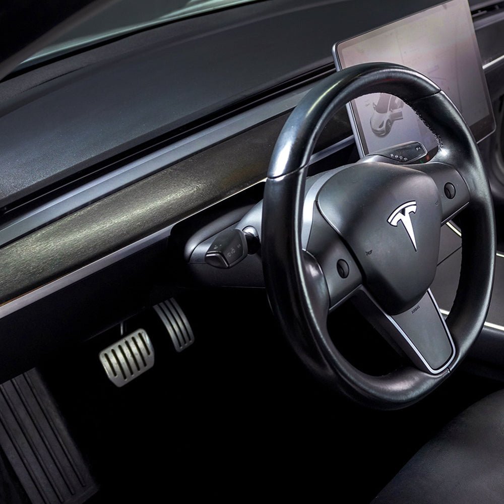 Console centrale de voiture Tesla avec écran en bois, décoration